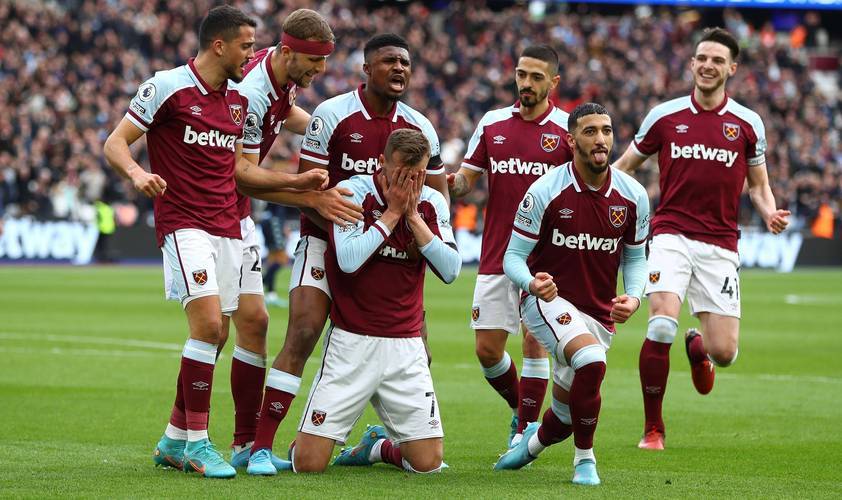 中超官方：李霄鹏获8月最佳教练